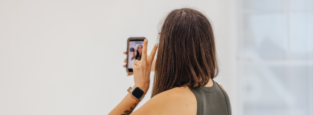 Marissa making a peace sign and taking a selfie